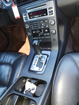 Volvo XC 70 2,4 AWD D5, AHK, Sitzheizung, Klima, TÜV 1 26 Bild 3