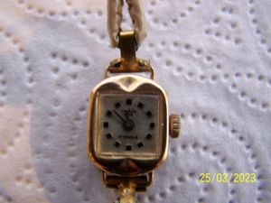 DDR Ruhla Damen Armbanduhr Damenuhr Uhr Aufziehwerk Goldplaque GUB 17 Rubis