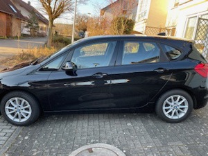 BMW 220 i Automatik Schwarzmet. Sport Line Bild 2