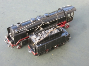 märklin 20 volt dampflokomotive HR 70 12920 mit 4 achs. tender spur 0 Bild 8