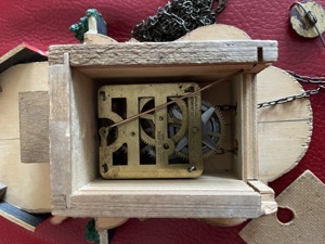 Kuckucksuhren 2 Stück leicht überholungsbedürftig  Bild 2