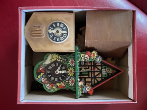 Kuckucksuhren 2 Stück leicht überholungsbedürftig  Bild 3