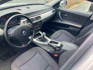 BMW 318 i Touring *Klimaautom.*Sitzh.*PDC* Bild 5