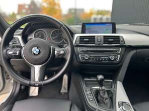 BMW 320 3er 320d Touring M-Sport / PANO / NaviProf / Leder Bild 4