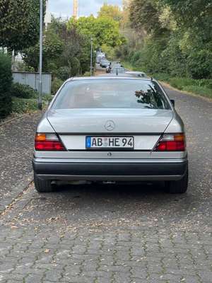 Mercedes-Benz CE 220 Oldtimer H kennzeichen Scheckheftgepflegt Bild 3