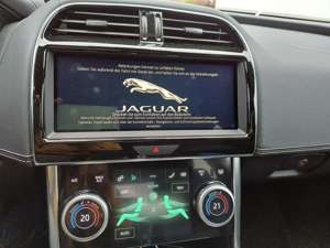 Jaguar XE P250 Aut. R-Dynamic SE Bild 4