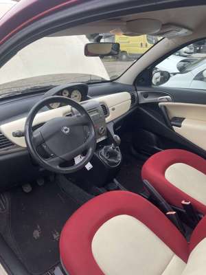 Lancia Ypsilon 1.4 16V Argento Nur für Autohändler oder Export. Bild 3