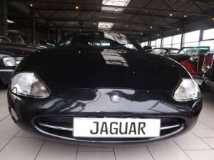 Jaguar XK8 Cabriolet-der elegante schwarze Kater! Bild 3