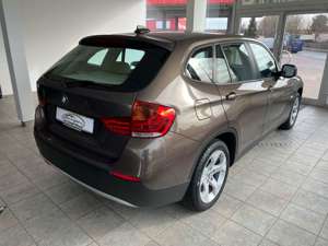 BMW X1 sDrive 20d AHK LEDER SHZ NAVI HK Bild 2