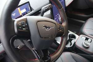 Ford Mustang Mach-E AWD-Elektro 198KW Bild 5