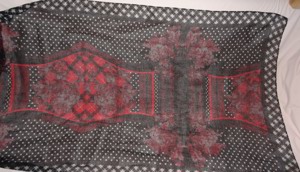 KEL Tuch Schal groß180x80 schwarz rot weiß dünn Polyester wenig getragen gut erhalten Kleidung Damen