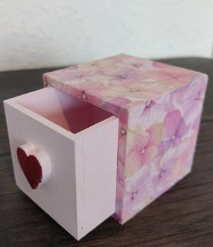 Kleines handbemaltes und decoupiertes Holzkästchen mit rosa Blumenmotiv - Matt lackiert Bild 4