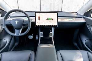 Tesla Model Y Model Y Performance Dual Motor AWD Bild 4