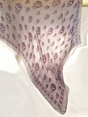 Alexander McQueen Schal Farbe: Aubergine Bild 2