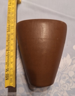 braune Vase  11 cm hoch Bild 3