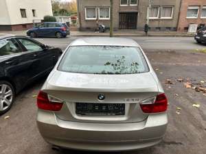 BMW 320 320i Aut. Bild 2
