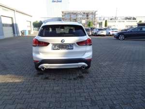 BMW X1 xDrive 20 d AHK/LED/Navi/Kamera/Apps Bild 3