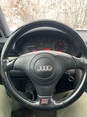 Audi A4 2.4 Bild 5