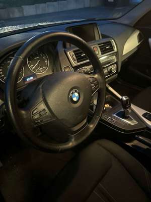 BMW 118 BMW 118i Advantage weiß mit Sommer-  Winterreife Bild 5