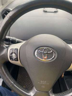 Toyota Yaris Automatik,  1.3,  87PS.  TUV Neu Bild 9