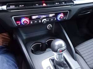 Audi A3 2.0 TDI Sportback Sport*S-LineSelection*Navi Bild 4