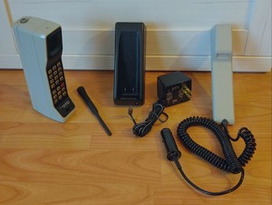 Motorola DynaTAC 8000X MIT ORIGINALKARTON US 1983, Wertanlage Geldanlage Antik Sammler Retro Vintage