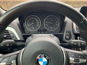 BMW 220 220i Cabrio M Sport Bild 4