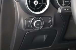 Alfa Romeo Stelvio 2.2 Q4 Sprint AWD Nav+19"+Xen+Assistenzp Bild 7