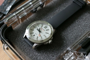 Halios Seaforth GMT Nimbus Grey mit Stahl-Drehlünette  with Steel Dive Bezel Bild 8