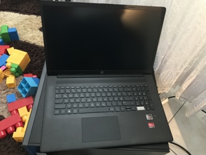 Laptop 17,3 Zoll mit ryzen 7 5700u chip und  Windows 11  Bild 4
