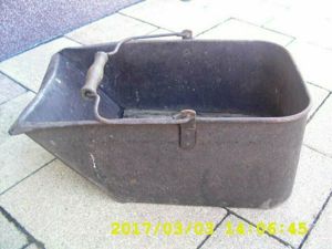 Antiker alter Kohlenkasten Kohlenschütte Kohleneimer Kohlenkiste Kohle Ascheschippe Schürhaken Bild 3