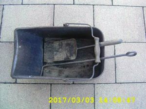 Antiker alter Kohlenkasten Kohlenschütte Kohleneimer Kohlenkiste Kohle Ascheschippe Schürhaken Bild 4