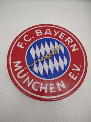 FC Bayern-Uhr emailliert!