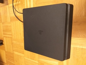 PS 4 mit Controller Bild 1