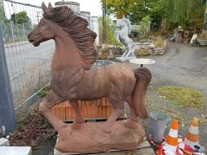 Pferd Steinpferd Sandstein Reiterhof Gartengestaltung Hofeinfahrt Skulptur Tier Bild 1