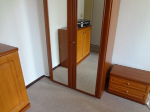Kleiderschrank Kirschholz, 2 Spiegel Türen, B 100 cm H 230 cm T 60 cm Bild 2