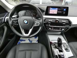 BMW 520 FACELIFT 2021 Touring Leder Navi LED PDC v/h Bild 4