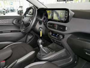 Hyundai i10 1.2 Trend Komfortpaket Klimaautomat Carplay Bild 3