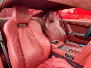 Aston Martin DB9 Coupe Touchtronic, 6.0 V12, Perlweiß Leder Red Bild 4
