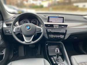 BMW X1 xDrive18d xLine Navi LED HiFi PA PDC Lordose Bild 5