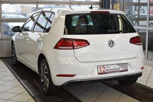 Volkswagen Golf VII 1.6TDI Start-Stopp AHK*PDC*SHZ*Navi Bild 4