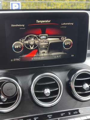 Mercedes-Benz GLC 250 d 4Matic 9G-TRONIC AMG Line Interieur Bild 5