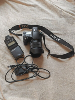  Sony RX10 IV Premium-Kompaktkamera 1" Sensor, 24-600 mm F2,8-4,0 Zeiss-Objektiv Bild 1