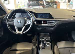 BMW 118 d Aut. Sport Line LED+KOMF+KAM+NAV-LiveC+SPUR Bild 4
