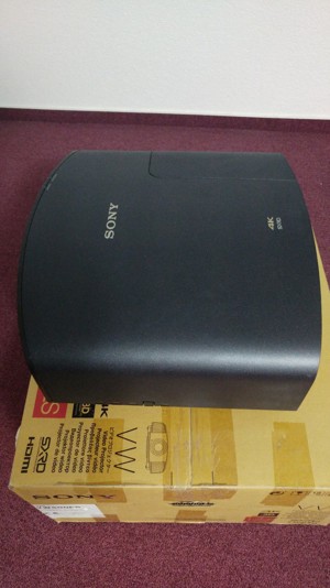 Sony VPL-VW500ES SXRD Projektor 3D 4K Bild 2