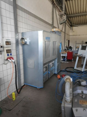 CNC-Bearbeitungszentrum mit Vakuumtisch, Absaugung und Vakuumpumpe Bild 2