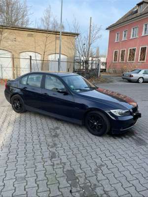 BMW 318 BMW E90  318i Automatik Bild 2