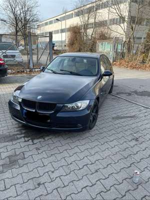 BMW 318 BMW E90  318i Automatik Bild 1