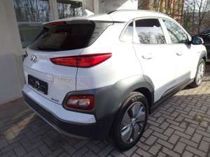 Hyundai KONA Elektro  Premium+AHK+LEDER+NAVI+SITZHZG Bild 3
