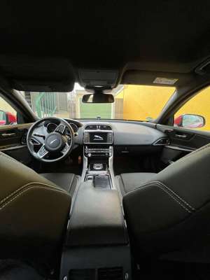 Jaguar XE R-Sport Bild 4